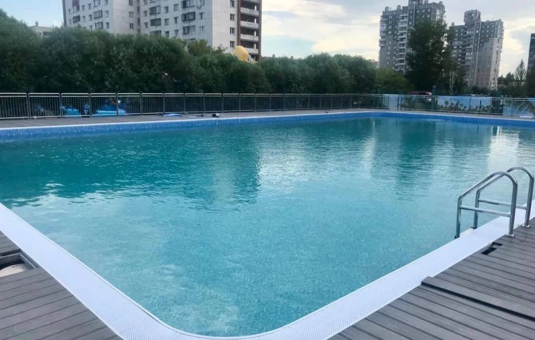 На северо-западе Челябинска появились бассейны под открытым небом