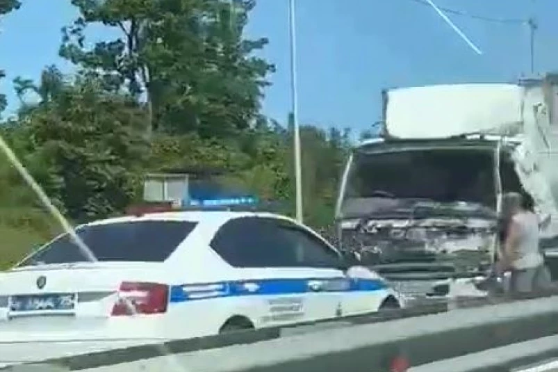 Появились первые кадры жесткой массовой аварии во Владивостоке