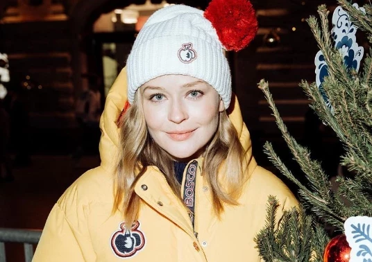 Юлия Пересильд поделилась редкими романтическими кадрами с Михаилом Тройником