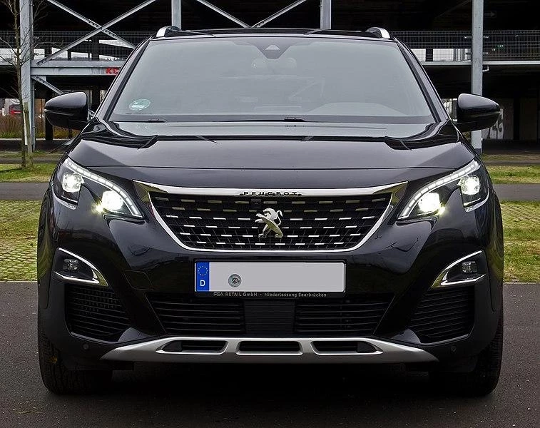 В Сеть попали снимки французской новинки 2024 года Peugeot E-3008