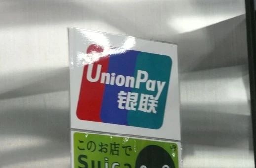 Экономист Змиев посоветовал россиянам брать наличную валюту в зарубежные поездки