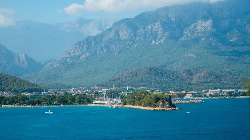 Жители Екатеринбурга массово покидают курорты Турции