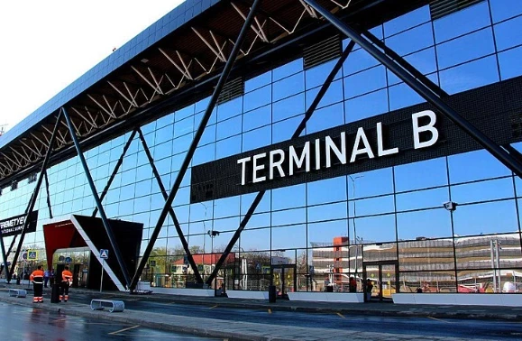 Московские аэропорты массово задерживают и отменяют рейсы