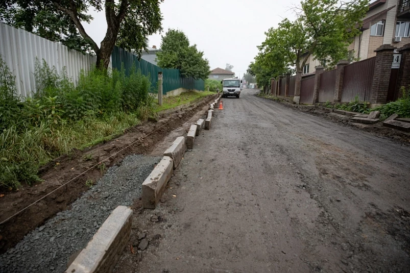 Заасфальтировать участок дороги на Змеинке во Владивостоке обещают к концу недели