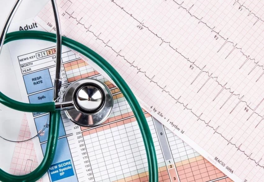 Эндокринолог Павлова заявила, что отечность по утрам является признаком проблем с сердцем