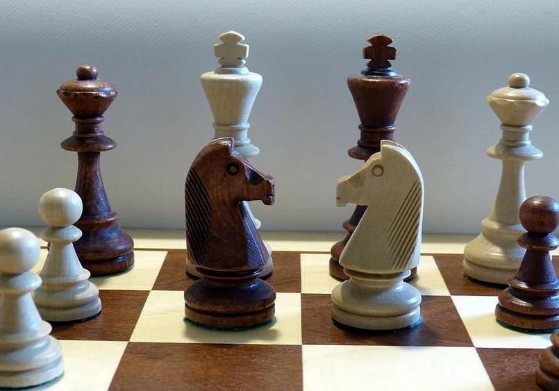 Ян Непомнящий установил мировой рекорд, сыграв в шахматы на глубине 700 метров