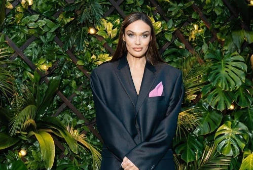 Алена Водонаева оскандалилась из-за странных объятий с 12-летним сыном