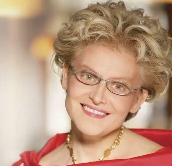 Елена Малышева опровергла миф, что рак груди вызывает бюстгальтер