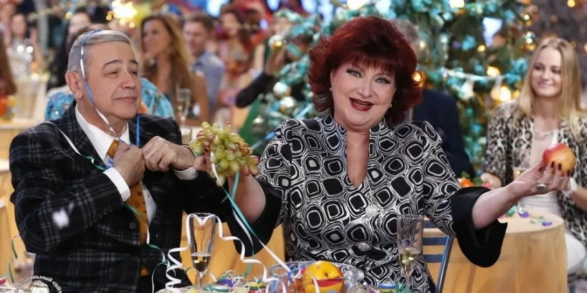 Стало известно, кто из российских звезд примет участие в новогодних «голубых огоньках»