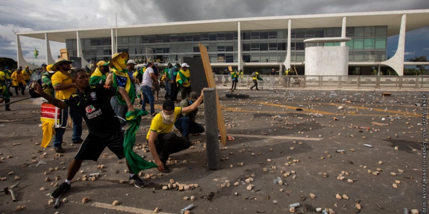 Фашистский мятеж в Бразилии не прошёл — всех пакует полиция