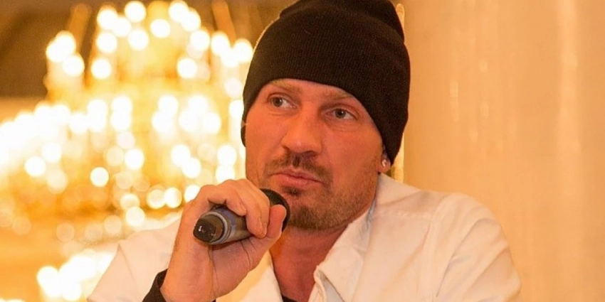 Роман Костомаров проходит реабилитацию после тяжелой болезни 15.07.23