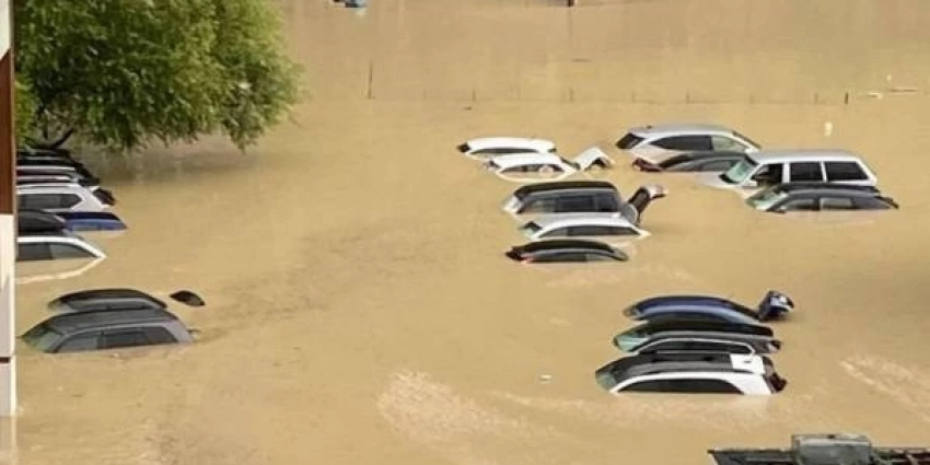 Сочи сегодня, после наводнения выпал крупный град, последние новости 12.07.2023: повреждены автомобили и крыши домов