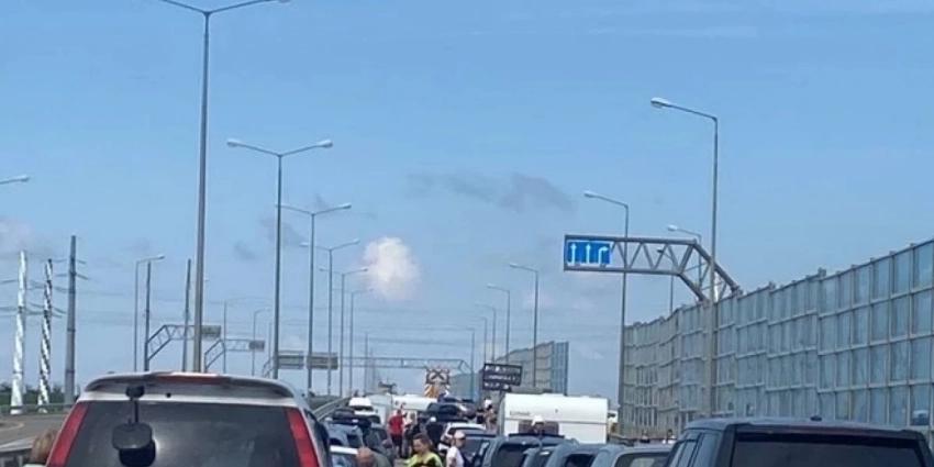 «Движение на Крымском мосту приостановили»: Пробка на Крымском мосту, сегодня к утру 17 июля 2023 г. Есть ли пробки на мосту в Крым, пробка на крымском мосту сегодня, актуальные данные на 17.07.23 г.