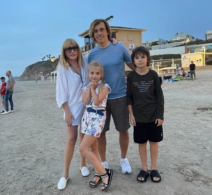 Максим Галкин поделился редким фото с Пугачевой и детьми из Израиля