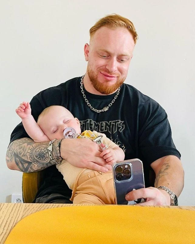 Леша Свик может потребовать миллион рублей от женщины, которая заявила, что родила от него ребенка