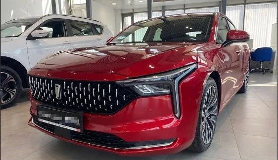 В дилерском центре «Аларм-Моторс» в Петербурге реализуют первые заказы на новинки бренда FAW