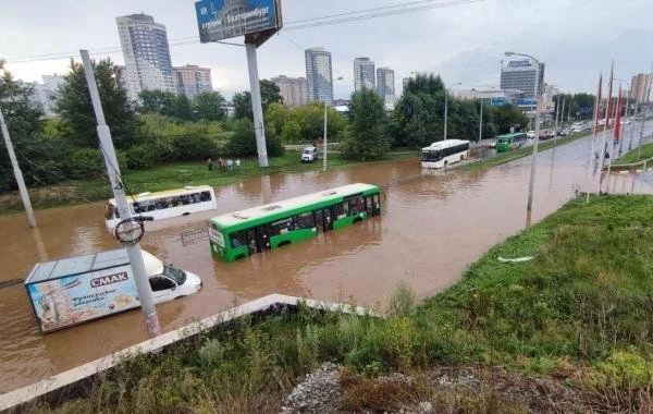Потоп в Екатеринбурге 3 августа, последние новости сегодня: что происходит в городе из-за сильного ливня, детали на 03.08.2023