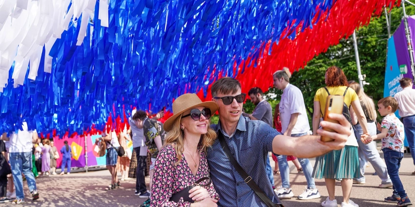 Парки Москвы подготовили программу ко Дню Государственного флага России