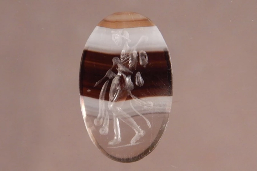 Гравированный драгоценный камень римской эпохи обнаружен в итальянской лагуне