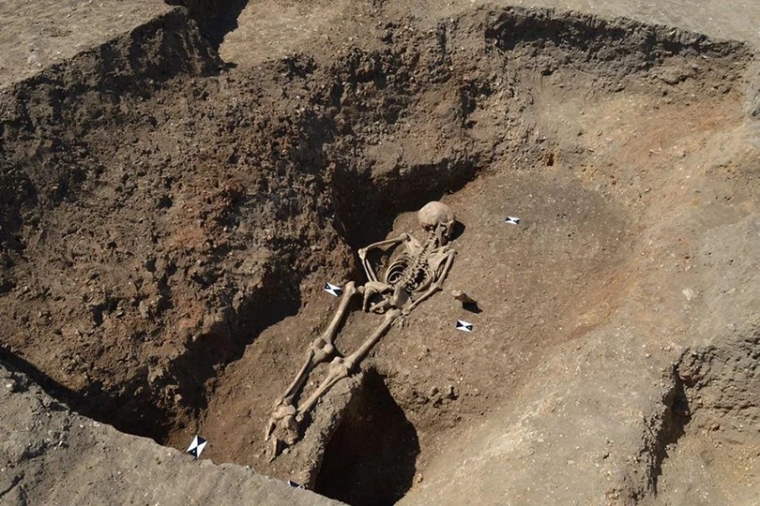 Связанную средневековую девушку похоронили лицом вниз, чтобы она не могла «вернуться» из могилы