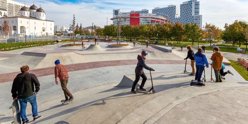 Спорт на свежем воздухе: где в столице покататься на роликах, скейтбордах и самокатах