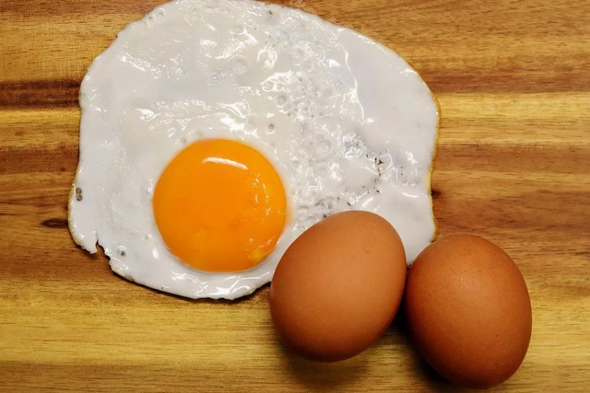 Nutrients: цельные яйца полезнее потребления отдельно белка или желтка