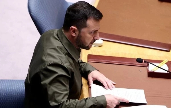 Азаров: Зеленский сохраняет власть только продолжая вооруженный конфликт 