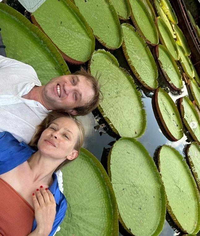 Возлюбленного Юлии Пересильд Тройника задевает ее известность