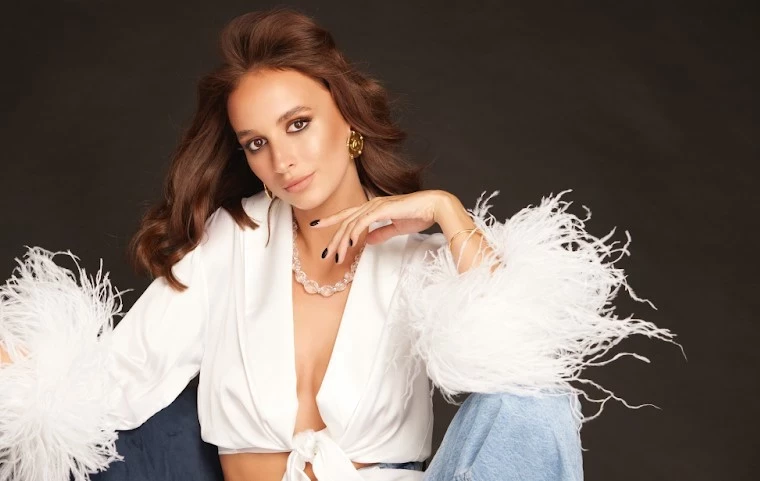 “Крепкий дым и терпкие огни”: встречаем осень с новым треком LEO