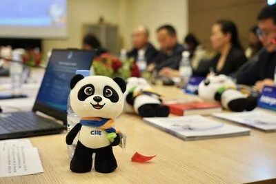 Открывая «золотые ворота» для встречи гостей по Шелковому пути, в Казахстане состоялся симпозиум по выставке импортных товаров