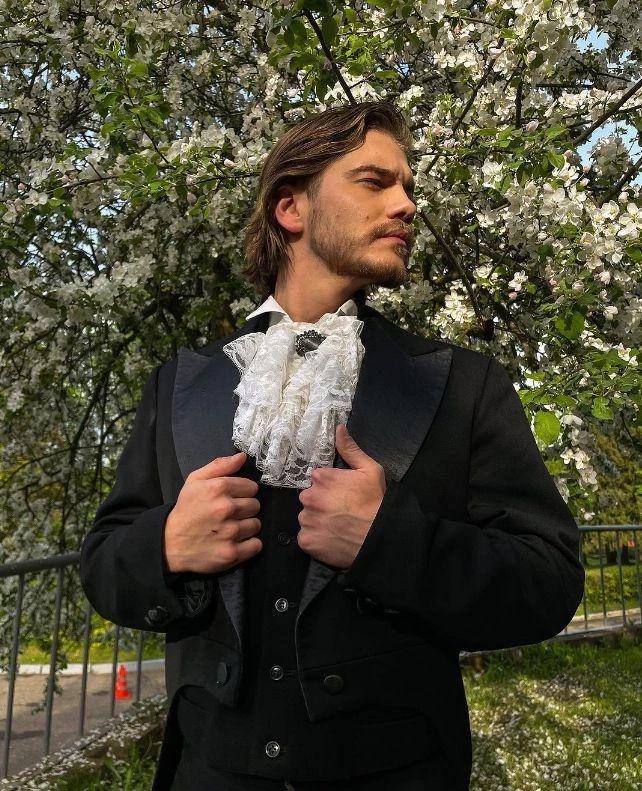 Антон Попович из Архангельска ради Клавы Коки прошел испытания огнем и ледяной водой