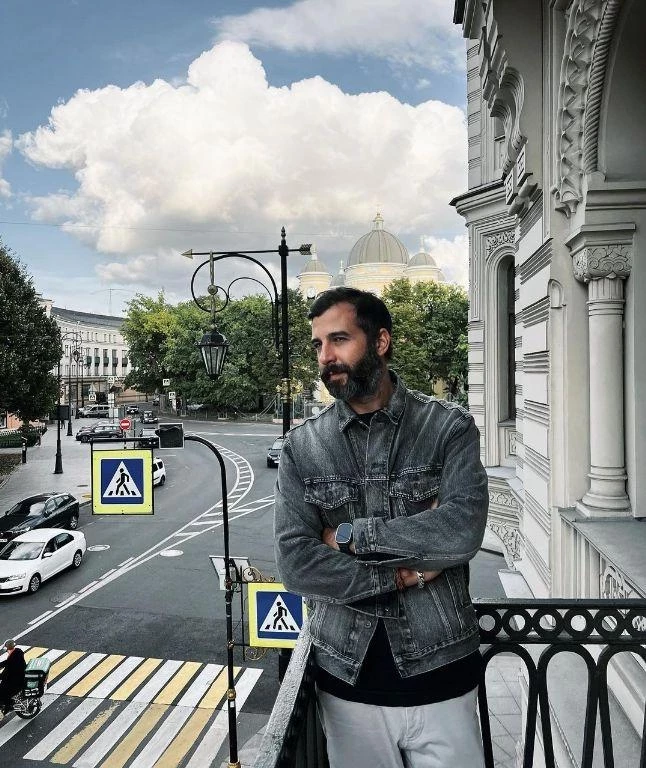 Телеведущий Иван Ургант опубликовал фото из Санкт-Петербурга