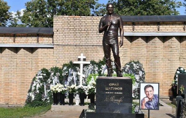 Лоза объяснил феномен Шатунова сочетанием его внешности, голоса и биографии 