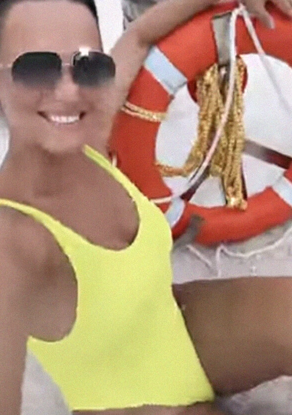 Певица Слава опубликовала честное видео в купальнике