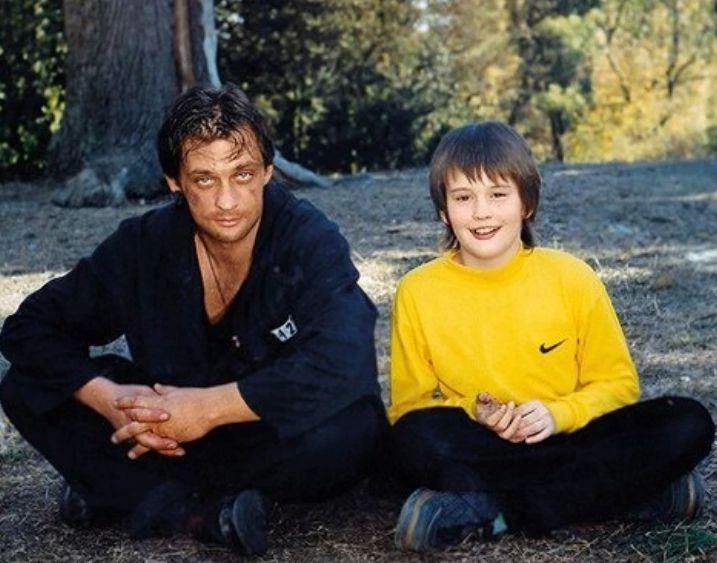 Переживший потрясение из-за смерти матери сын Домогарова начал снимать сериал в Санкт-Петербурге