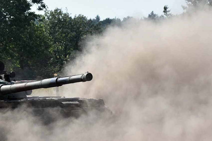 Танк группировки ВС России «Восток» обратил в бегство колонну украинской техники