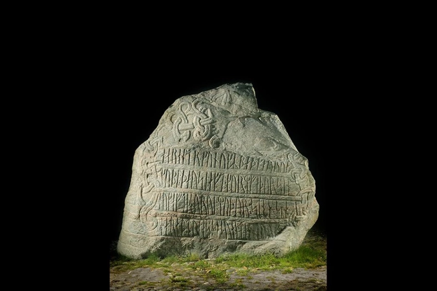 Ученые идентифицировали резчика рун на Еллингском камне