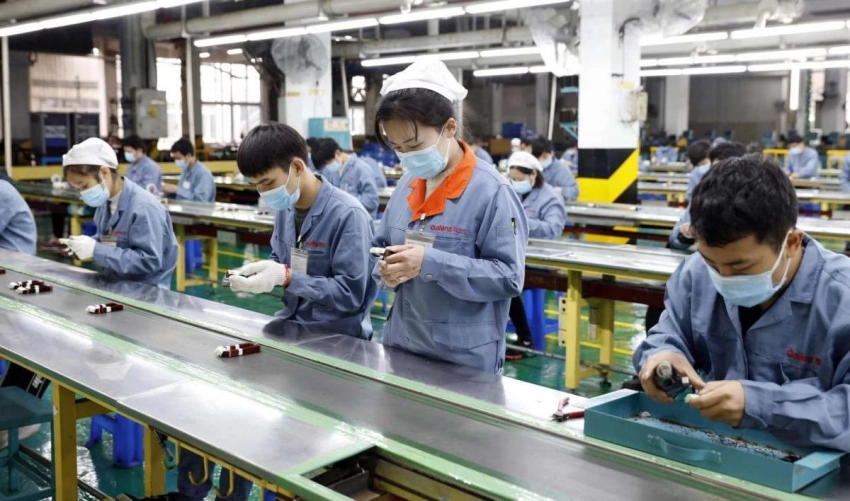 Активность в производственном секторе Китая увеличилась впервые с марта