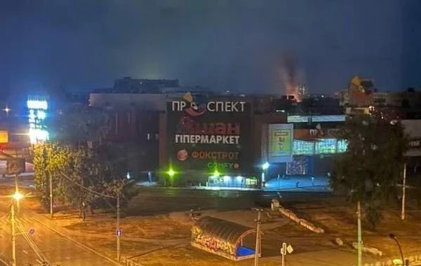 В Киеве зафиксирован мощный взрыв, в результате которого начался пожар 