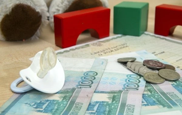 Правительство России выделило почти 90 млрд рублей для выплат единого пособия на детей 