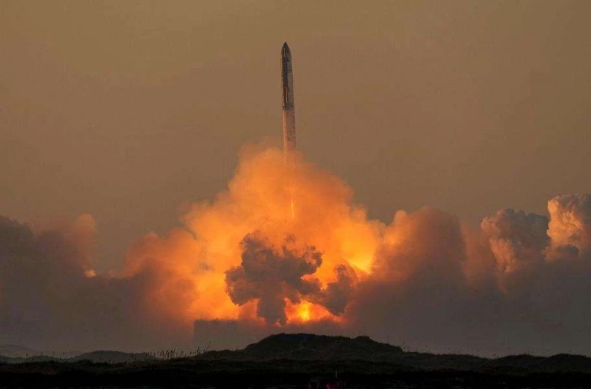 Успех вопреки пламени: Гигантская ракета Starship Super Heavy завершает второй полет