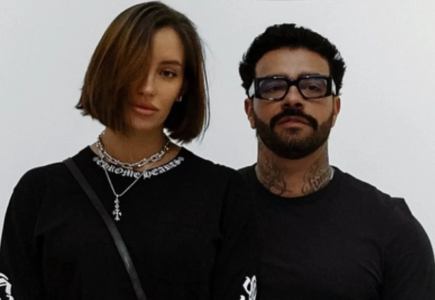 Тимати посетил парижский музей с мамой, детьми и девушкой Валентиной Ивановой