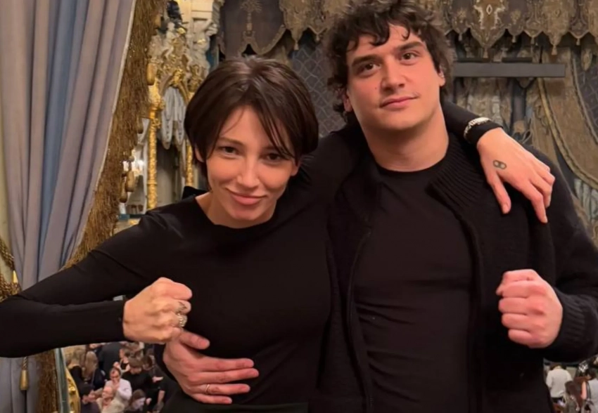 "На интеллигентном". Настя Ивлеева опубликовала новое фото с мужем