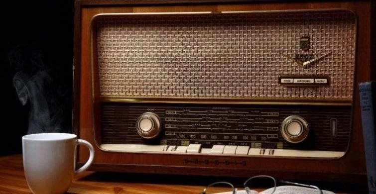 Красивые стихи и картинки поздравления с Днем радио 13 февраля 2025 года