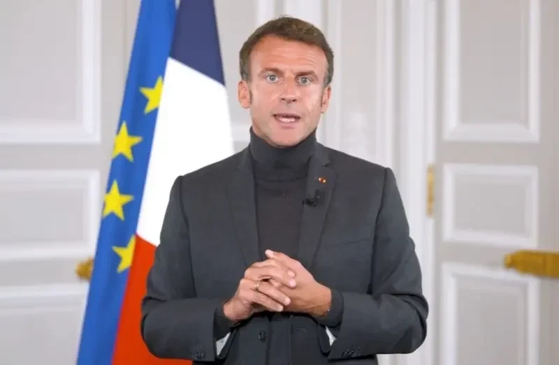 Макрон заявил о готовности поговорить с Путиным