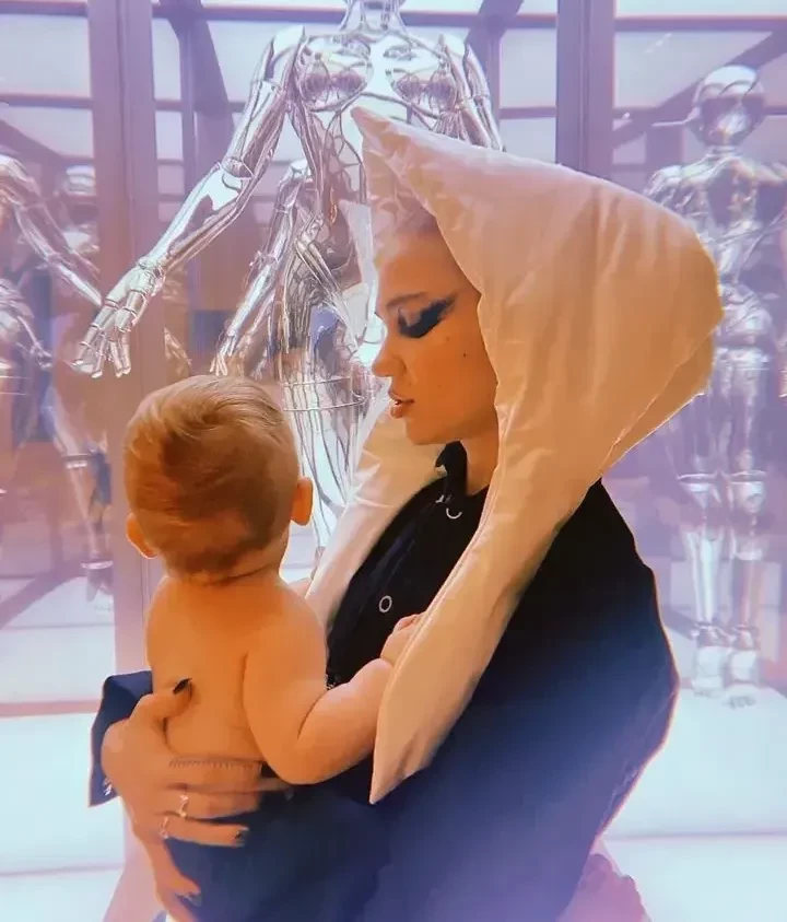 Граймс рассказала, что у её сына от Илона Маска серьёзное заболевание