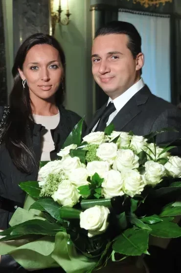 "Постоянно что-то хочет". Адвокат бывшего мужа Алсу высказался о судах за раздел имущества