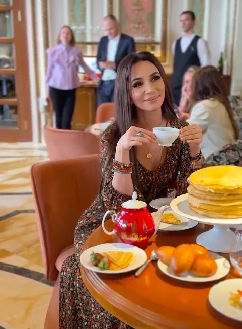 Андрей Малахов, Алексей Жидковский, Стеша Маликова отметили Масленицу с Викторией Шеляговой