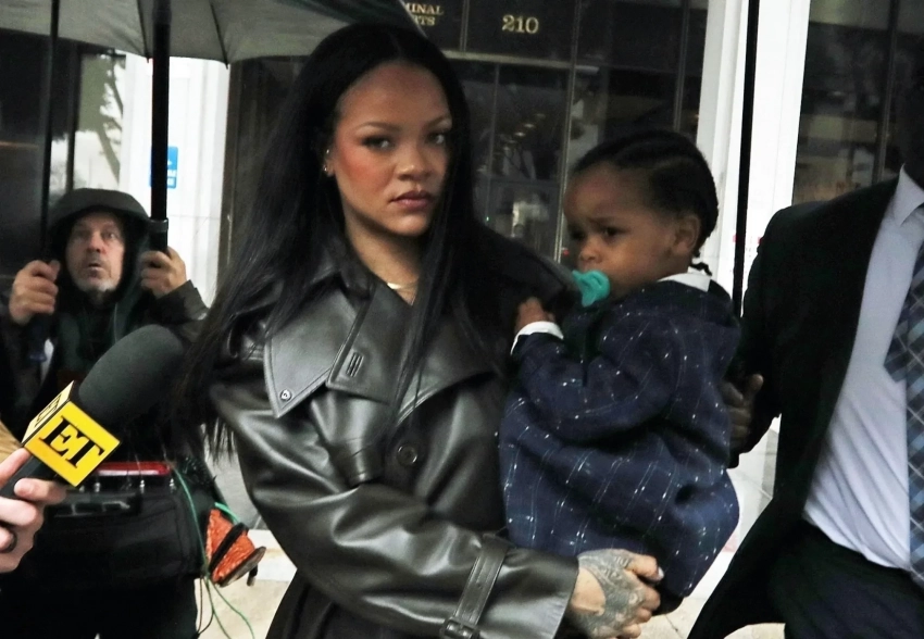 "Пожелайте папе удачи". Рианна появилась с детьми в суде по делу A$AP Rocky
