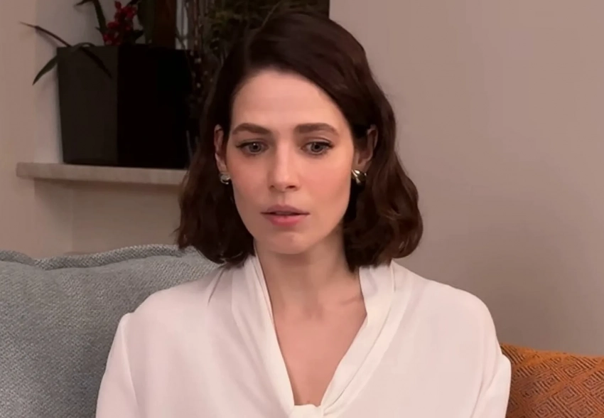 "Нам часто писали: "Бумеранг к вам вернется". Юлия Снигирь о критике ее брака с Евгением Цыгановым, секретах красоты, Юре Борисове и Джуде Лоу